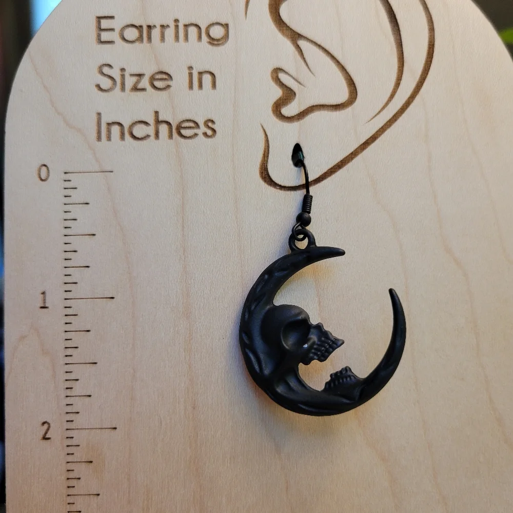 Screaming Skull Matte Black Crescent Moon Dangle Earrings, unisex - Picture 2 of 5